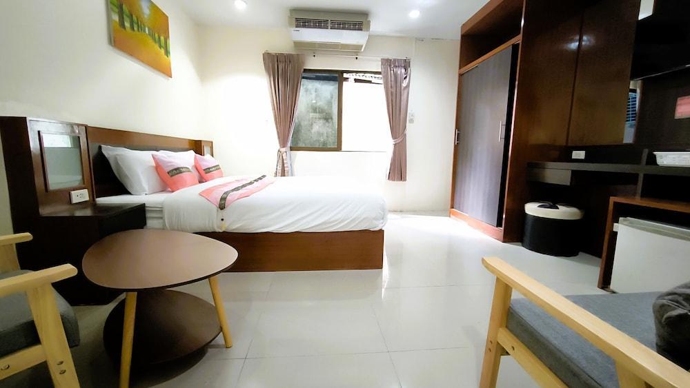 Lucky Buako Hotel Patong - Tap to explore photos