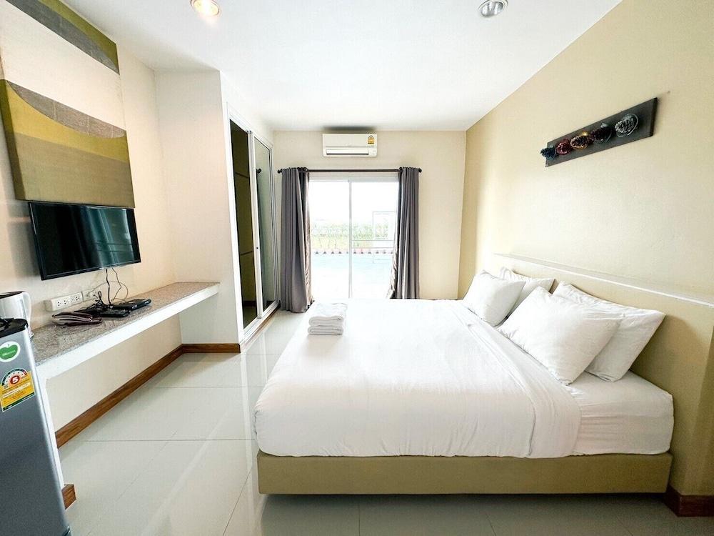 The Island Resort Room Type - Superior King Bedroom