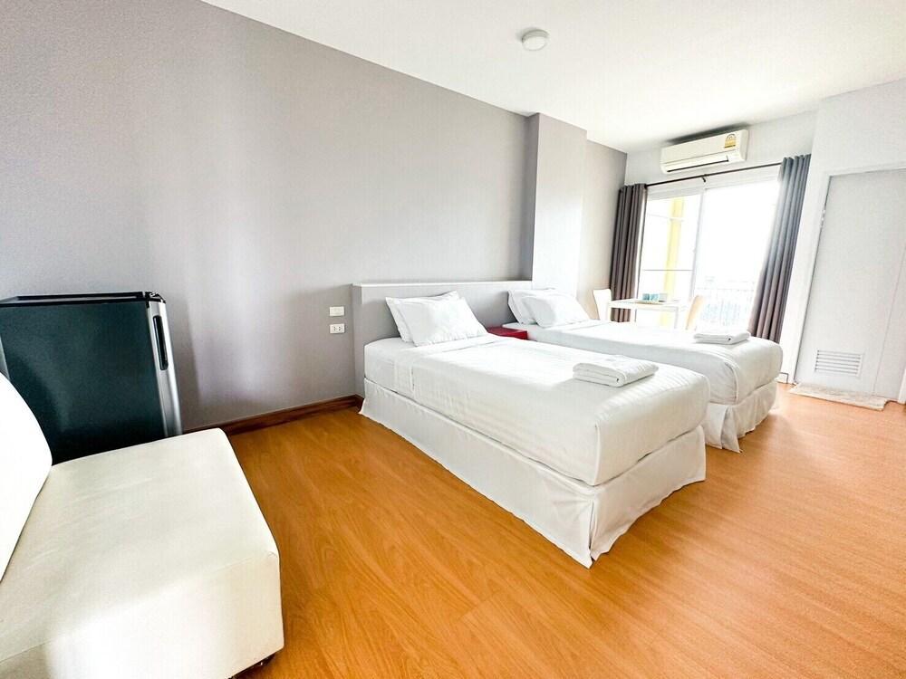 The Island Resort Room Type - Deluxe Twin Bed