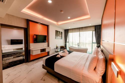 The Proud Hotel Pattaya - Tap to explore photos