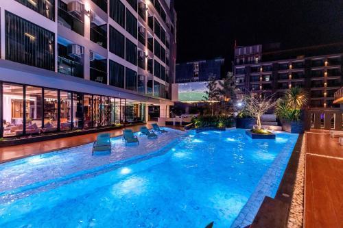 The Proud Hotel Pattaya - Tap to explore photos