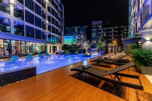The Proud Hotel Pattaya - Tap to explore photos