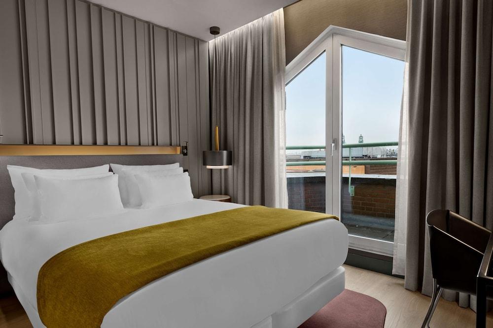 NH Collection Amsterdam Flower Market Room Type - Superior View Room with Balcony
