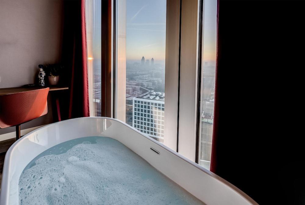 Nhow Amsterdam Rai Room Type - nhow Premium Panoramic Bath Room