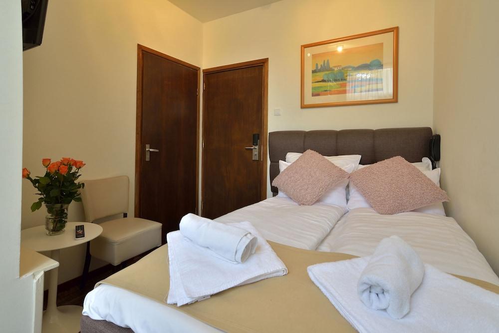 Boutique Hotel La Belle Vue Room Type - Small double room