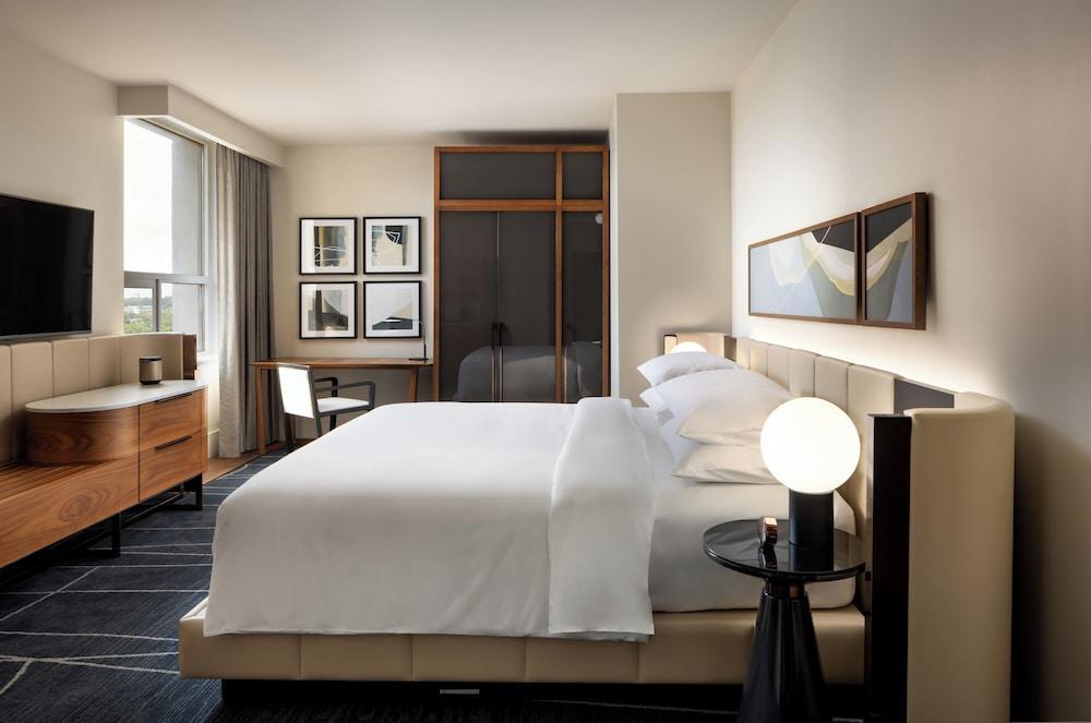Park Hyatt Toronto Room Type - Room, 1 King Bed, Accessible (Roll-in Shower)