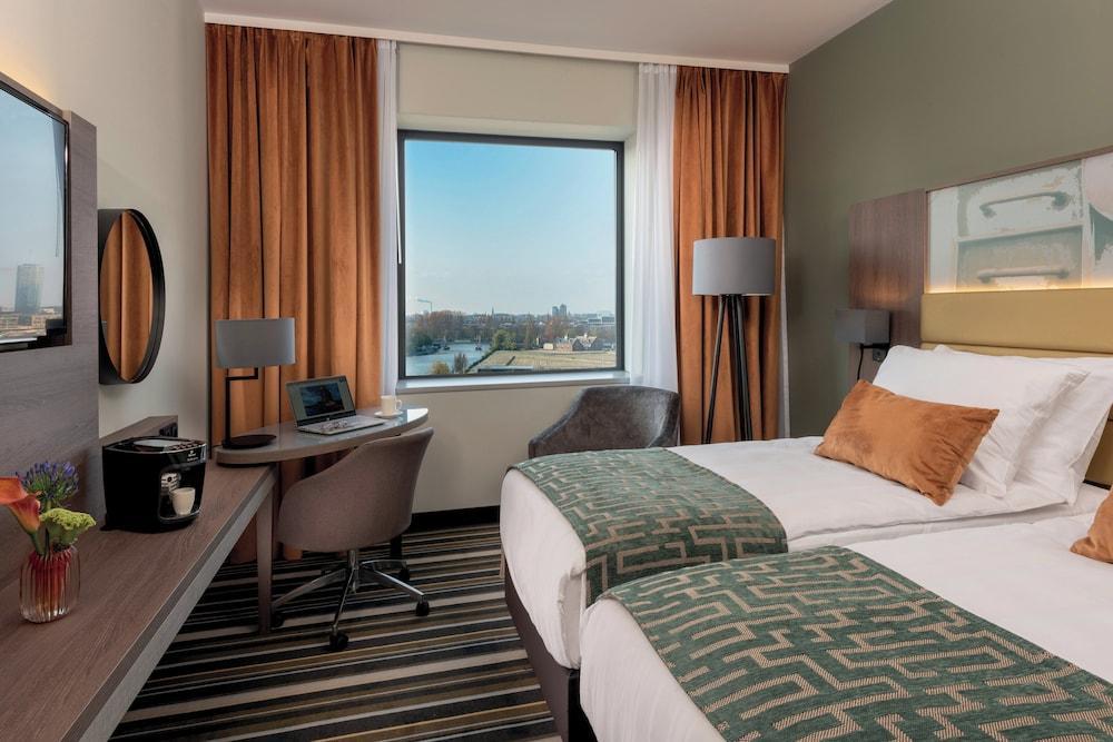 Leonardo Royal Hotel Amsterdam Room Type - Comfort Room 1 Twin Bed Leonardo Royal Hotel Amsterdam Room Type - Comfort Room 1 Twin Bed
