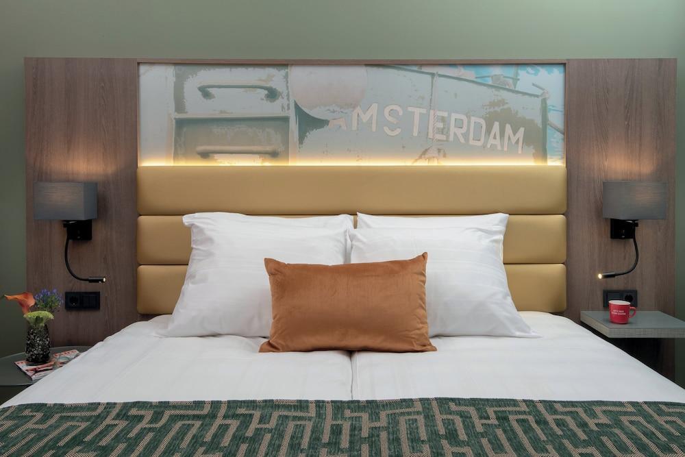 Leonardo Royal Hotel Amsterdam Room Type - Comfort Room 1 Twin Bed 1 Single Sofabed