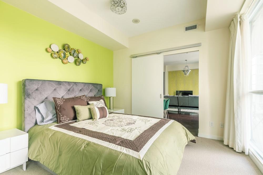 Maple Leaf Square Room Type - Luxury Apartment, 1 Bedroom, Kitchen, City View