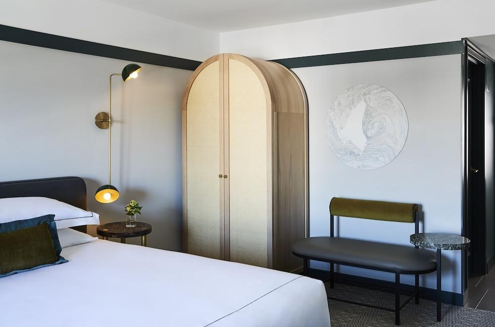 Kimpton Saint George, an IHG Hotel Room Type - Suite, 1 Bedroom, Accessible (Mobility Accessible) Kimpton Saint George, an IHG Hotel Room Type - Suite, 1 Bedroom, Accessible (Mobility Accessible)