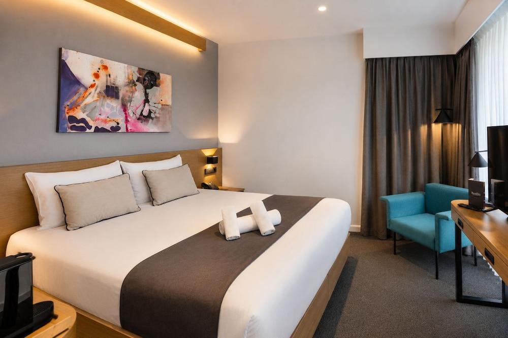 Executive Residency by Best Western Amsterdam Airport Room Type - Deluxe Room, 1 King Bed, Non Smoking, Balcony
