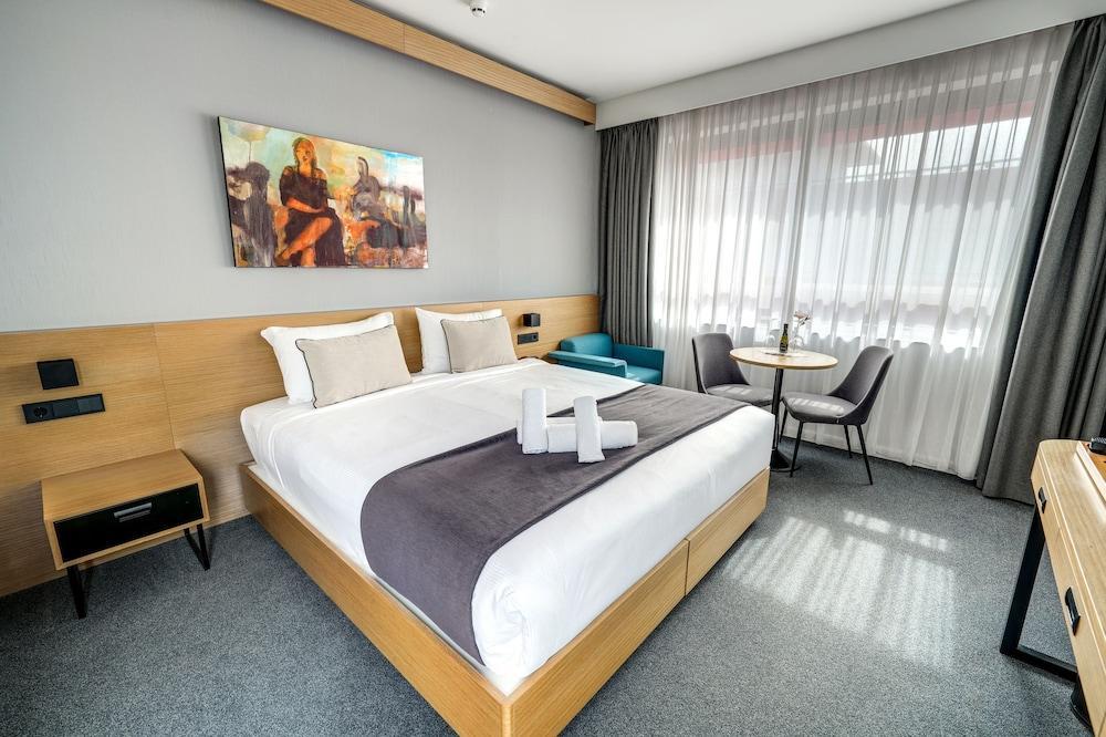 Executive Residency by Best Western Amsterdam Airport Room Type - Deluxe Room, 1 King Bed, Non Smoking, Kitchenette