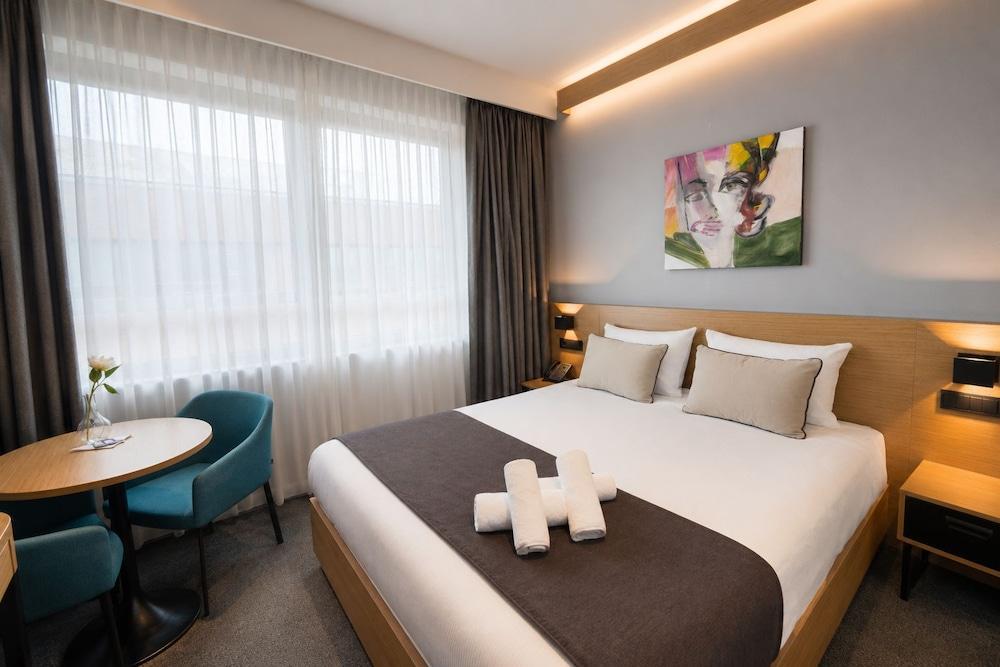 Executive Residency by Best Western Amsterdam Airport Room Type - Comfort Room, 1 Double Bed, Non Smoking, Kitchenette