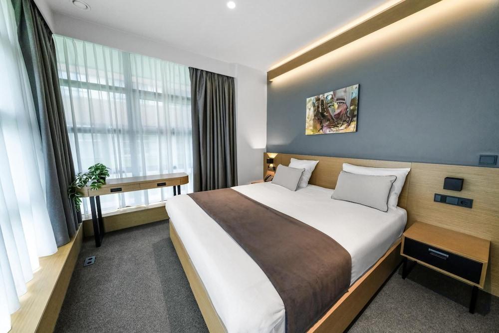 Executive Residency by Best Western Amsterdam Airport Room Type - Suite, 1 King Bed, Non Smoking, Kitchenette (with Sofabed) Executive Residency by Best Western Amsterdam Airport Room Type - Suite, 1 King Bed, Non Smoking, Kitchenette (with Sofabed)