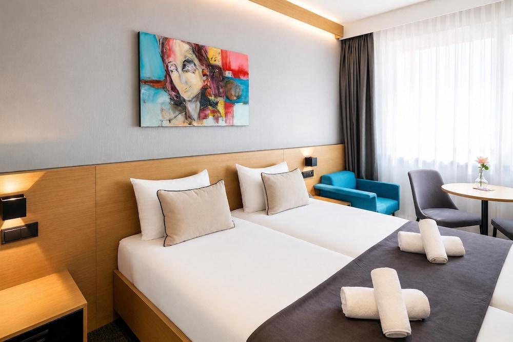 Executive Residency by Best Western Amsterdam Airport Room Type - Comfort Room, 2 Twin Beds, Non Smoking, Kitchenette