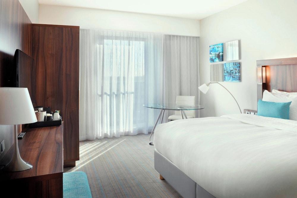 Courtyard Amsterdam Arena Atlas Room Type - Superior Room, 1 King Bed Courtyard Amsterdam Arena Atlas Room Type - Superior Room, 1 King Bed