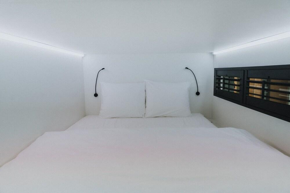 This Hostel Room Type - Cube