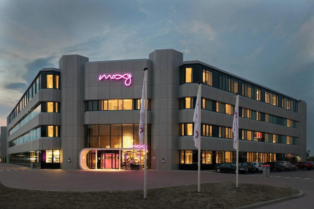 Moxy Amsterdam Schiphol Airport - Tap to explore photos