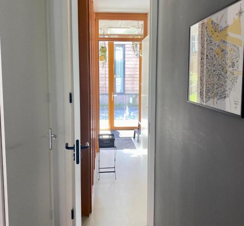 Private studio, patio garden and free car parking - Tap to explore photos