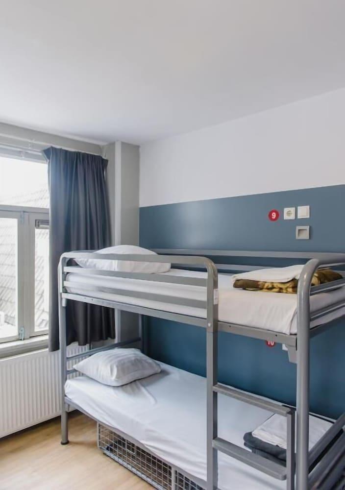 Hostel Warmoes Amsterdam - Tap to explore photos