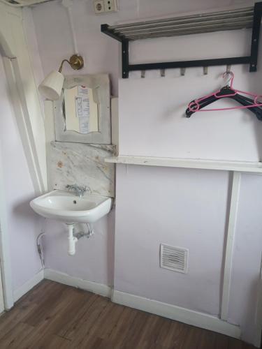 Hotel Tamara Room Type - Standard Double Room with Shared Bathroom