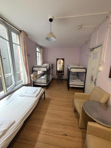 Hotel Tamara Room Type - Family Room with Private Shower and Shared Toilet Hotel Tamara Room Type - Family Room with Private Shower and Shared Toilet