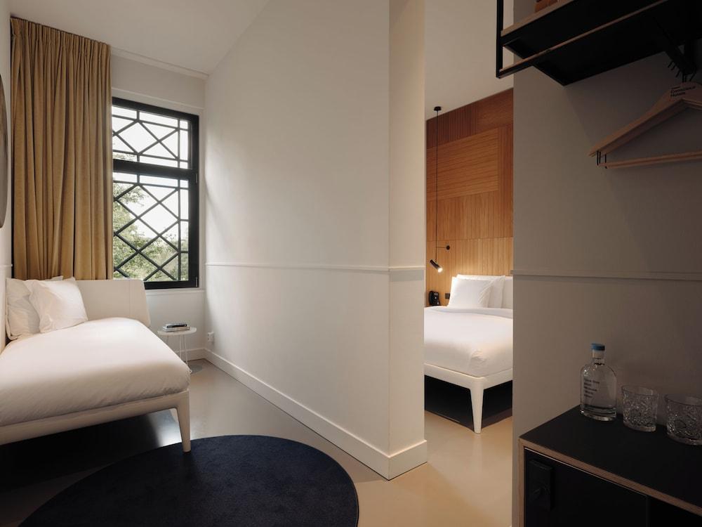 Conscious Hotel Westerpark Room Type - Triple Room