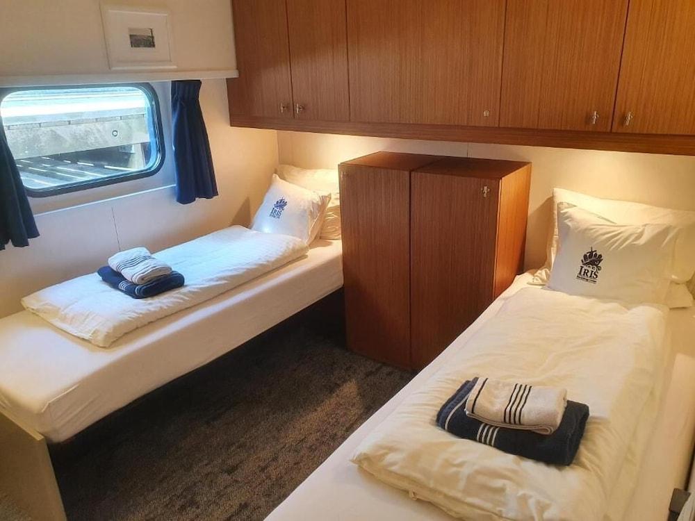Hotelboat Iris - Tap to explore photos