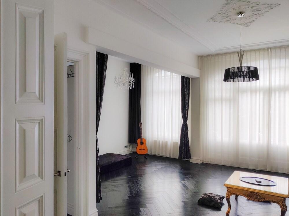 Sézane's Lodges: shared home - not hotel - in museum district - Tap to explore photos