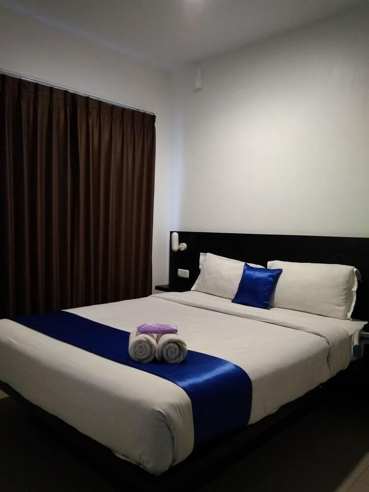 Puri Maju Room Type - Deluxe Double Room