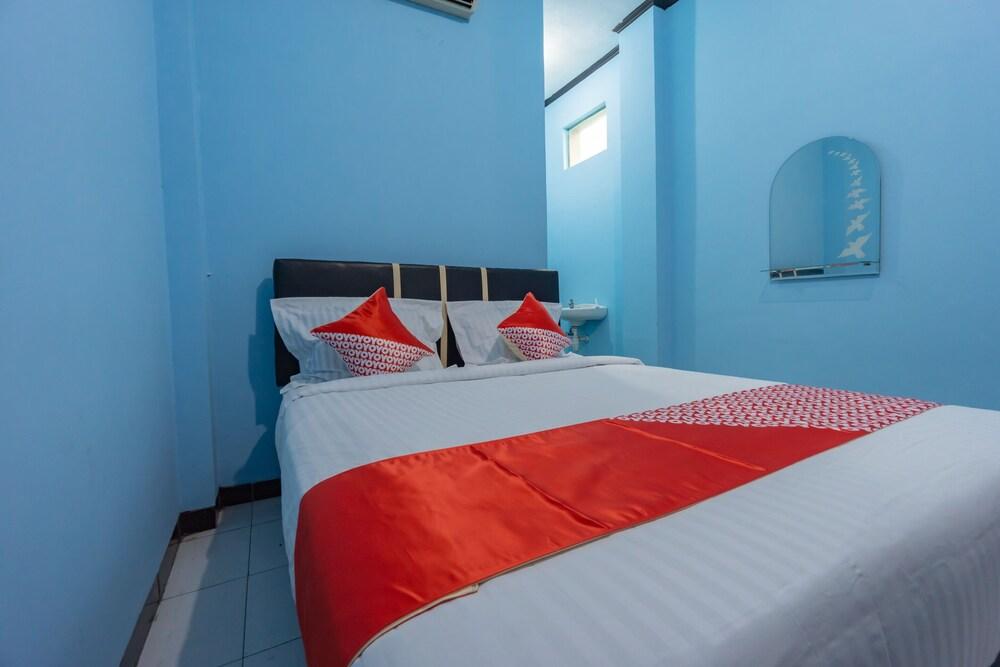 OYO 1801 Wisma Griya Indah Lestari - Tap to explore photos