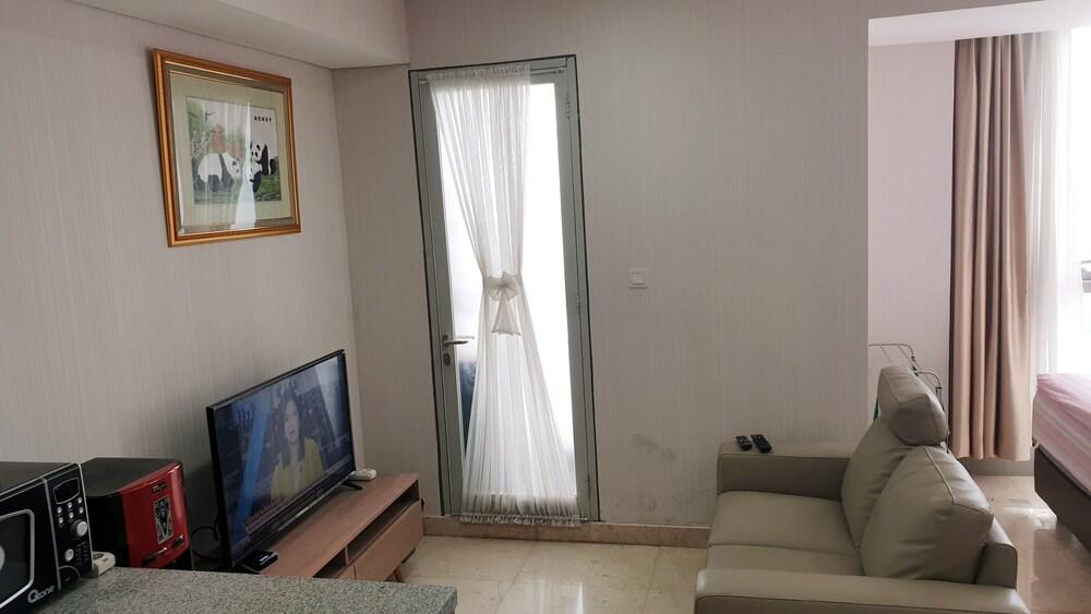 Spacious room at 23th city view - Tap to explore photos