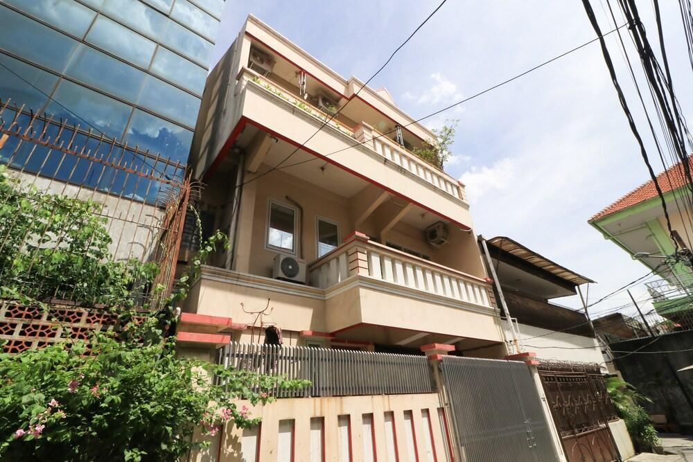 Eiffel Residence Batu Tulis 37 - Female Only