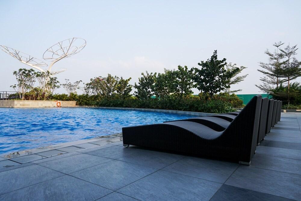 Relax and Comfy with Pool View @ Studio West Vista Apartment - Tap to explore photos