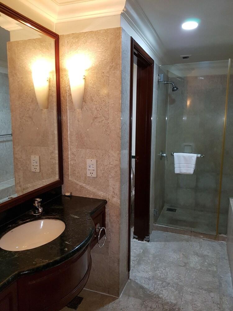 Hotel Service Suites at Times Square - Tap to explore photos