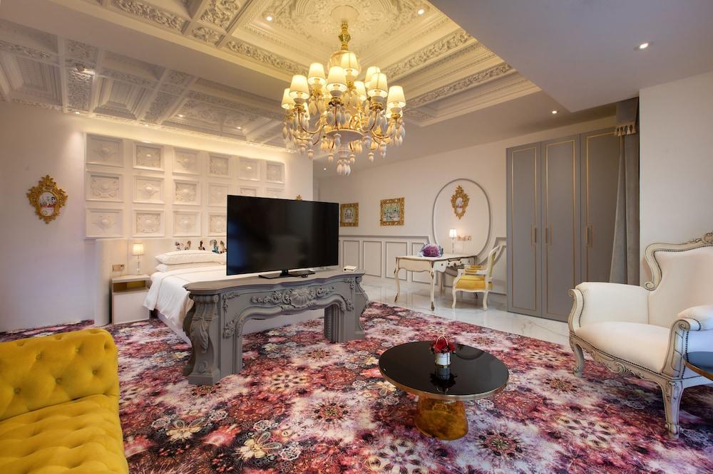 Arte By Thomas Chan Room Type - LOUIS VI
