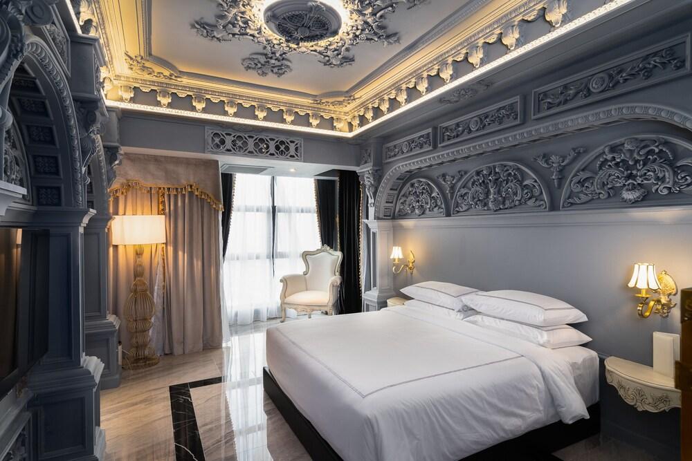 Arte By Thomas Chan Room Type - PALATIAL NOIRE VII