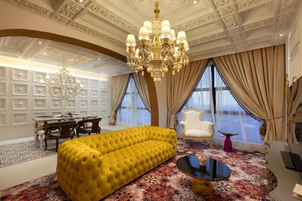 Arte By Thomas Chan Room Type - LOUIS I