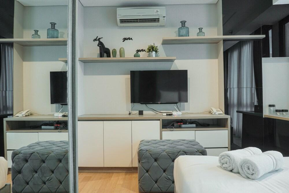 Luxurious Studio at Capitol Suites Apartment - Tap to explore photos