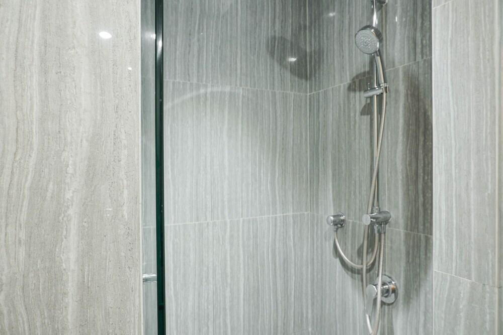 Luxurious Studio at Capitol Suites Apartment