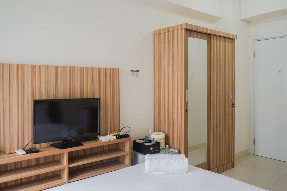 Cozy Studio Green Pramuka Apartment next to Mall - Tap to explore photos