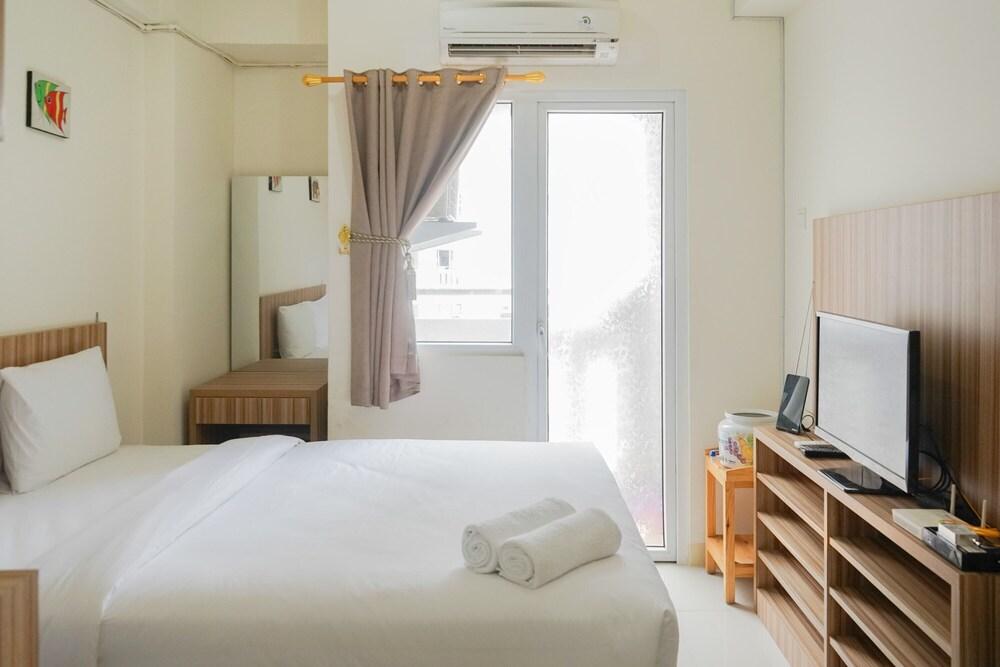 Cozy Studio Green Pramuka Apartment next to Mall - Tap to explore photos