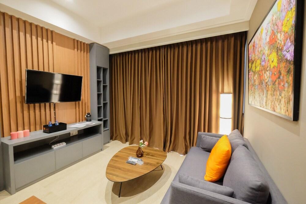 Comfortable and Modern 2BR Menteng Park Apartment - Tap to explore photos