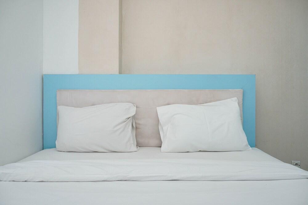Gorgeous 2BR Green Pramuka Apartment Room Type - Room