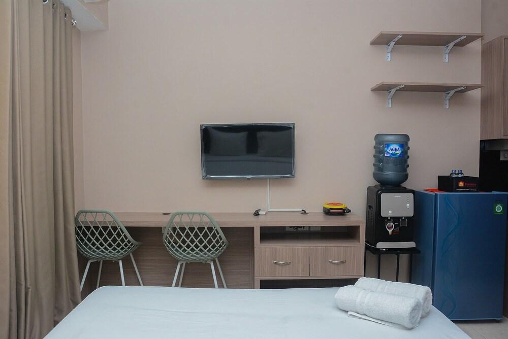 New Furnished @ Studio Maple Park Apartment - Tap to explore photos