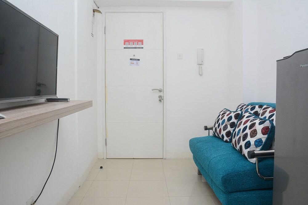 Minimalist and Stylish 1BR Bassura City Apartment - Tap to explore photos