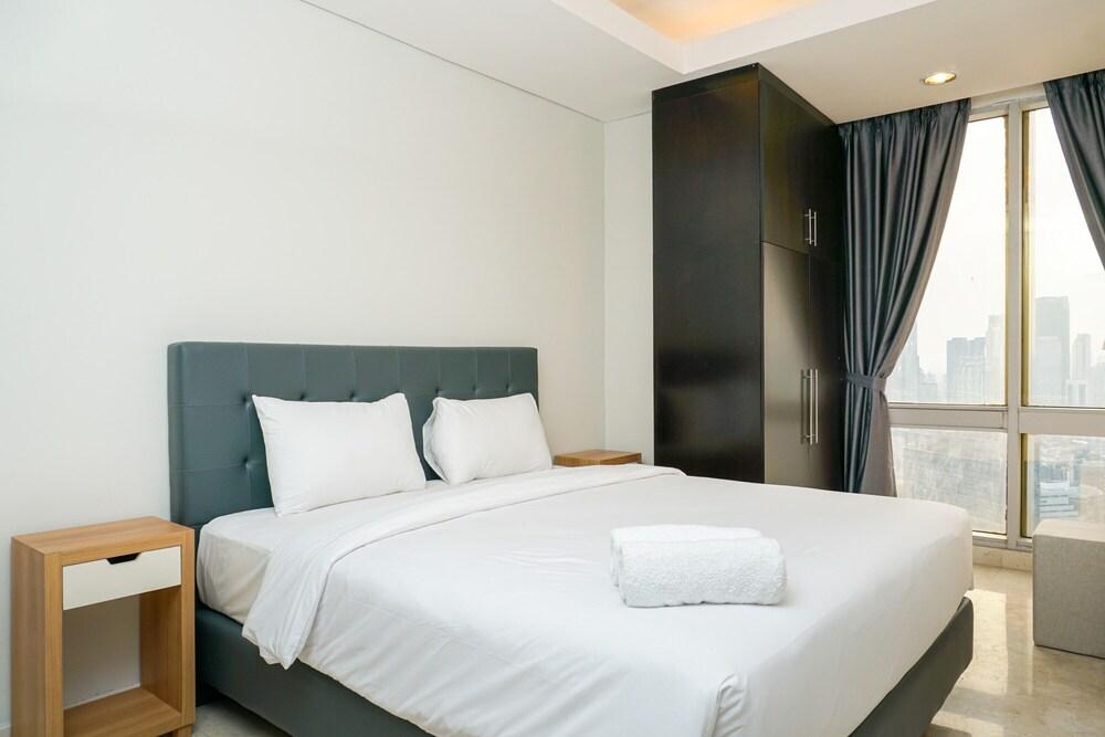 Stunning 2BR at The Empyreal Condominium Epicentrum Apartment Room Type - Room