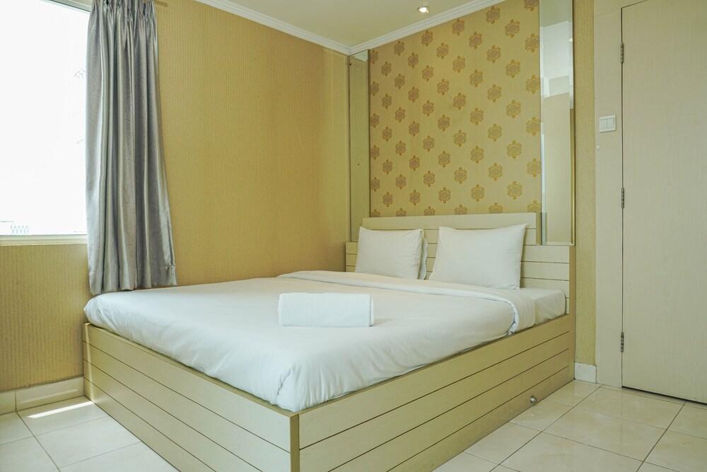 Strategic 1BR The Boulevard Apartment with Luxurious Design