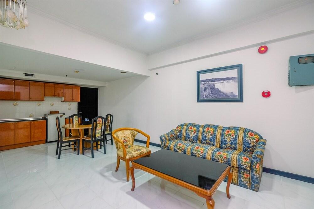 Homey and Spacious 3BR Kondominium Juanda Apartment - Tap to explore photos