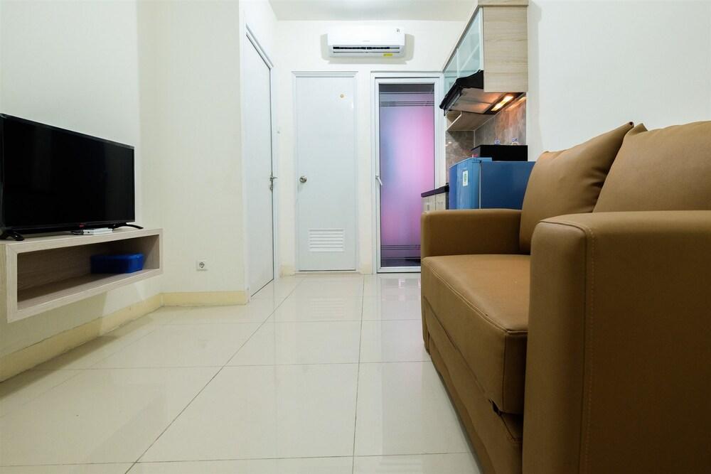 Comfortable 2BR Green Pramuka Apartment